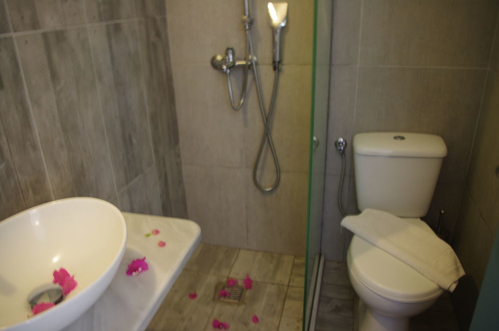Iris Boutique Hotel Камари Экстерьер фото