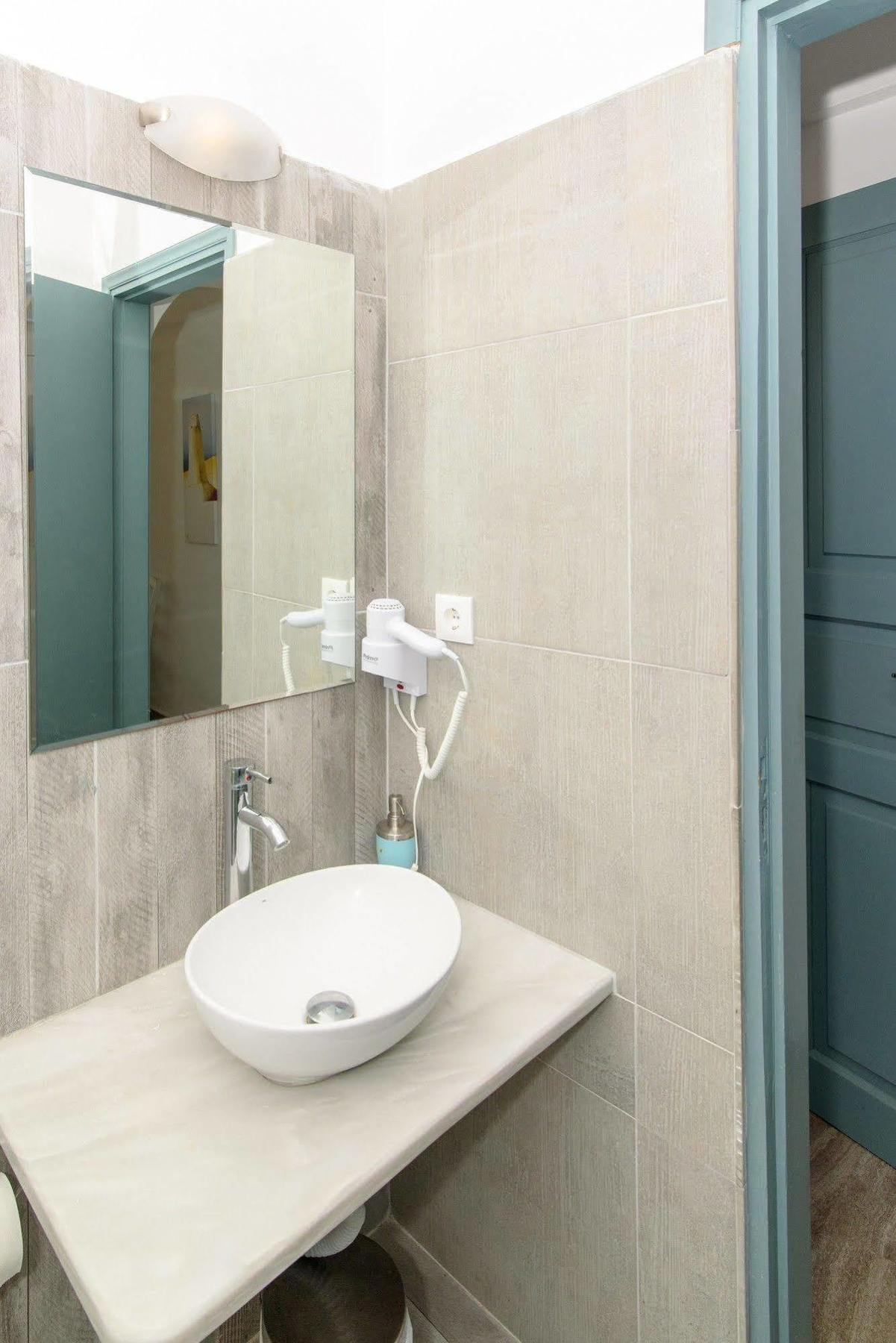 Iris Boutique Hotel Камари Экстерьер фото