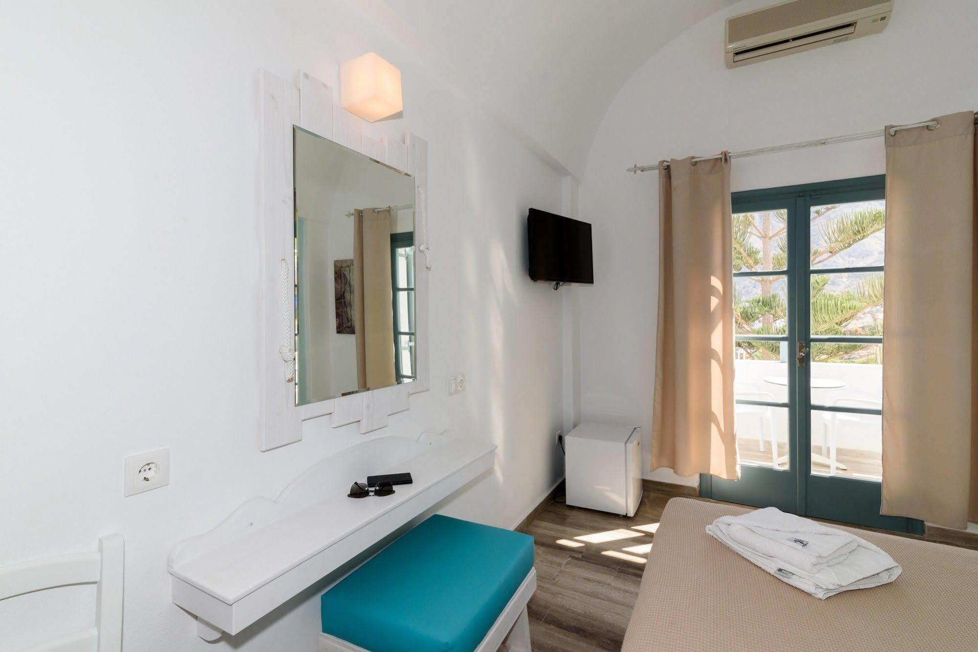 Iris Boutique Hotel Камари Экстерьер фото