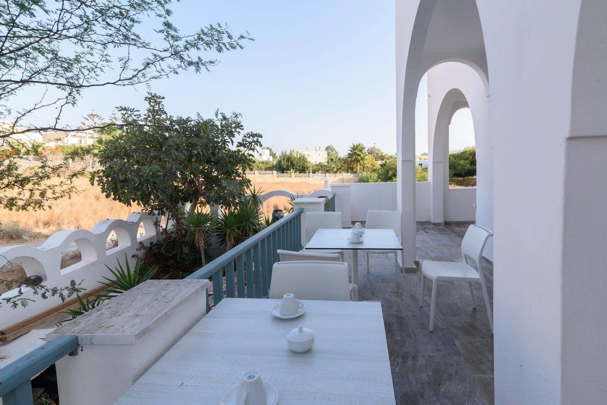 Iris Boutique Hotel Камари Экстерьер фото